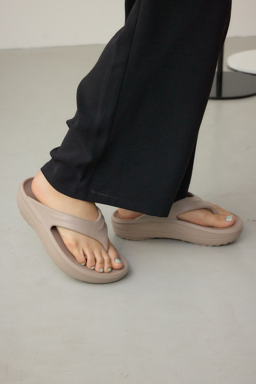 ラクフィールプラットフォームトングサンダル BEG M