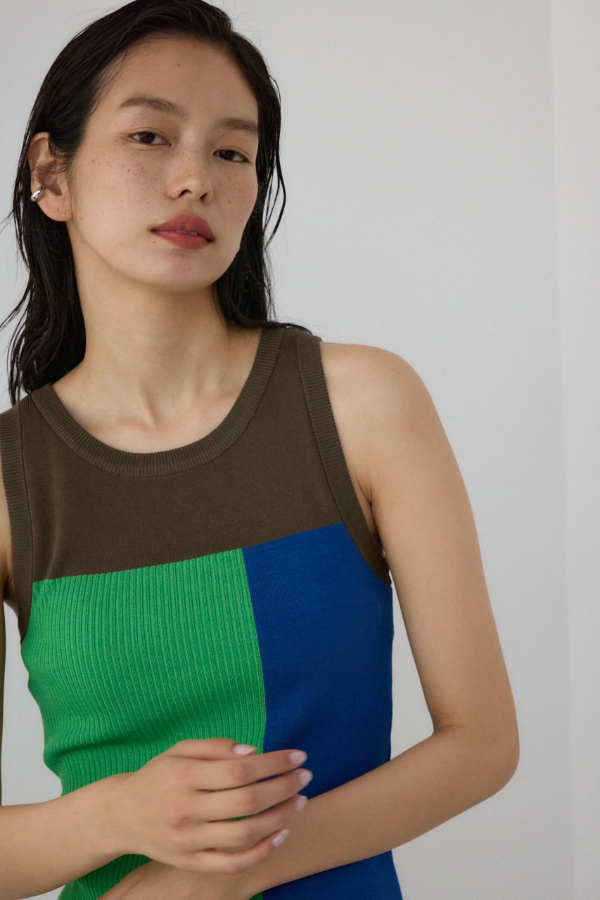 【PLUS】カップ付きバイカラーニットタンクトップ KHA FREE