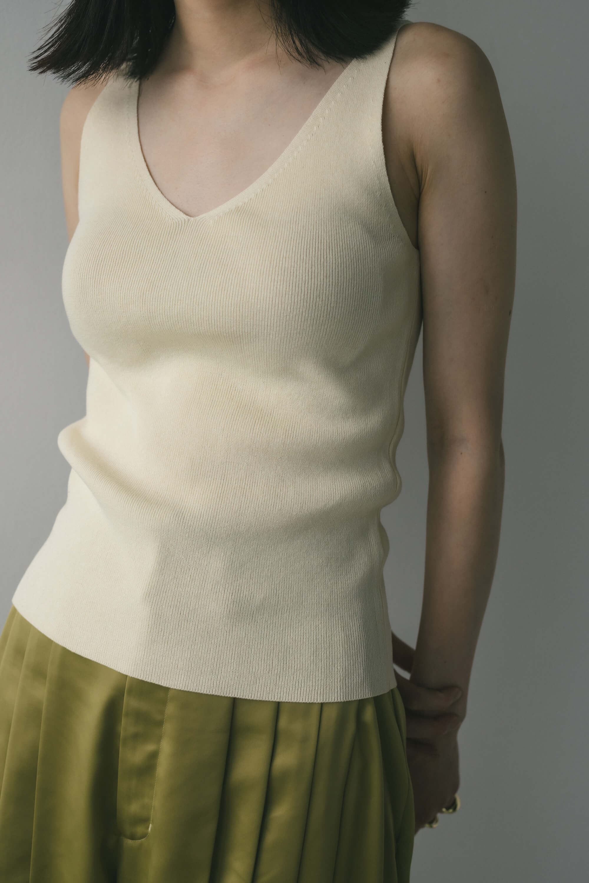 リネンミックスVニット IVOY FREE