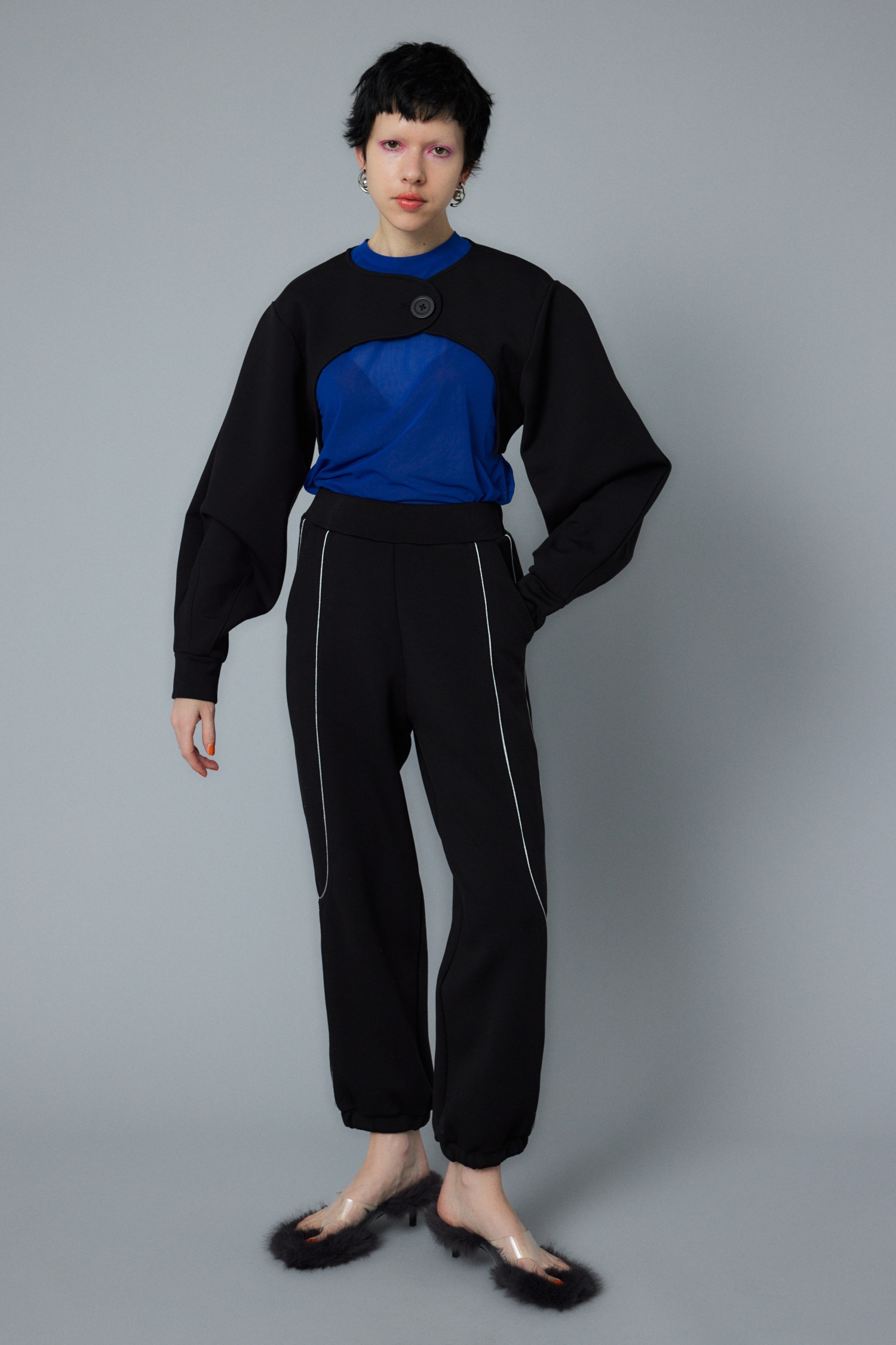 Feels round hem tops BLK FREE