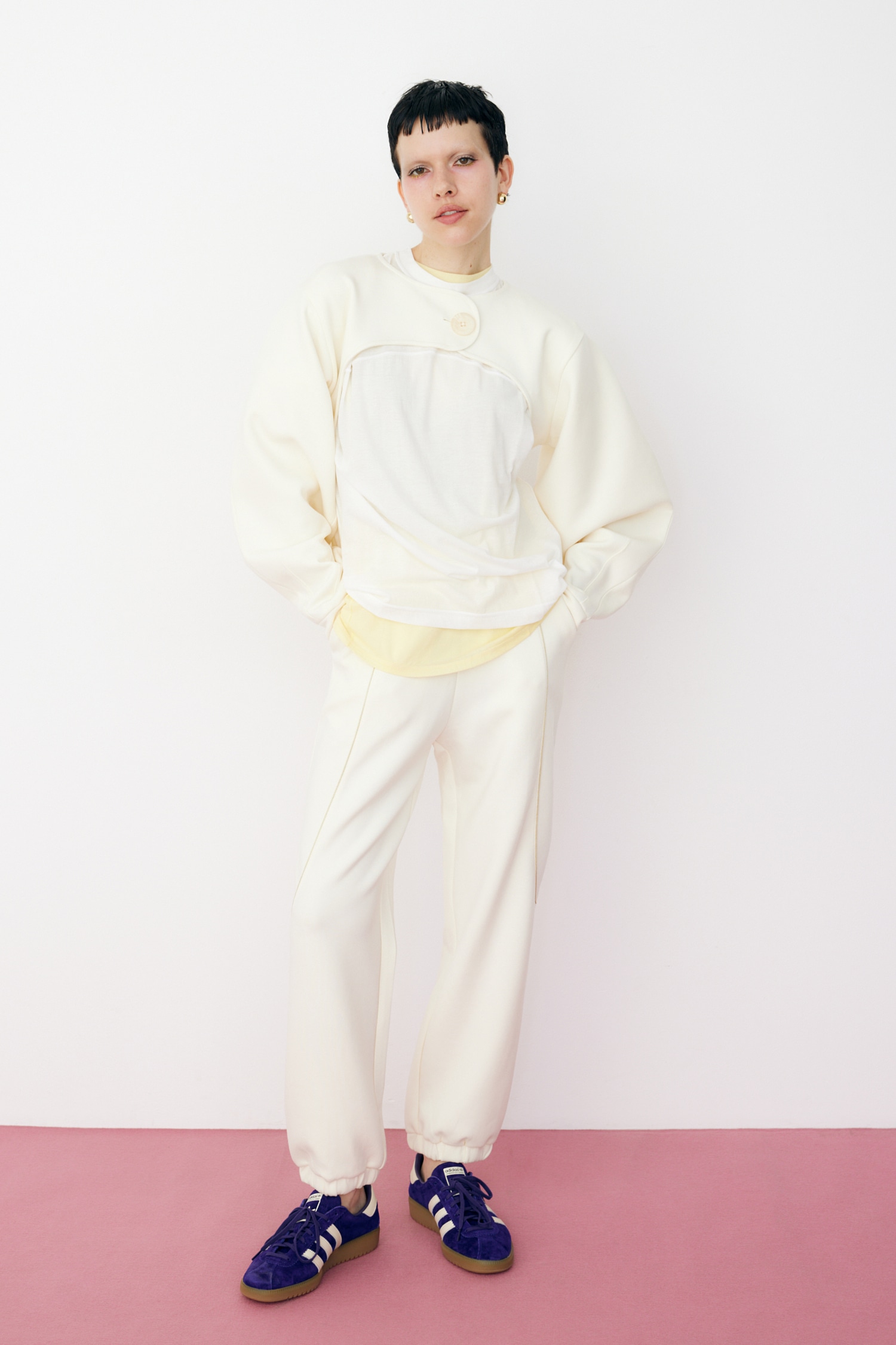 Feels round hem tops WHT FREE