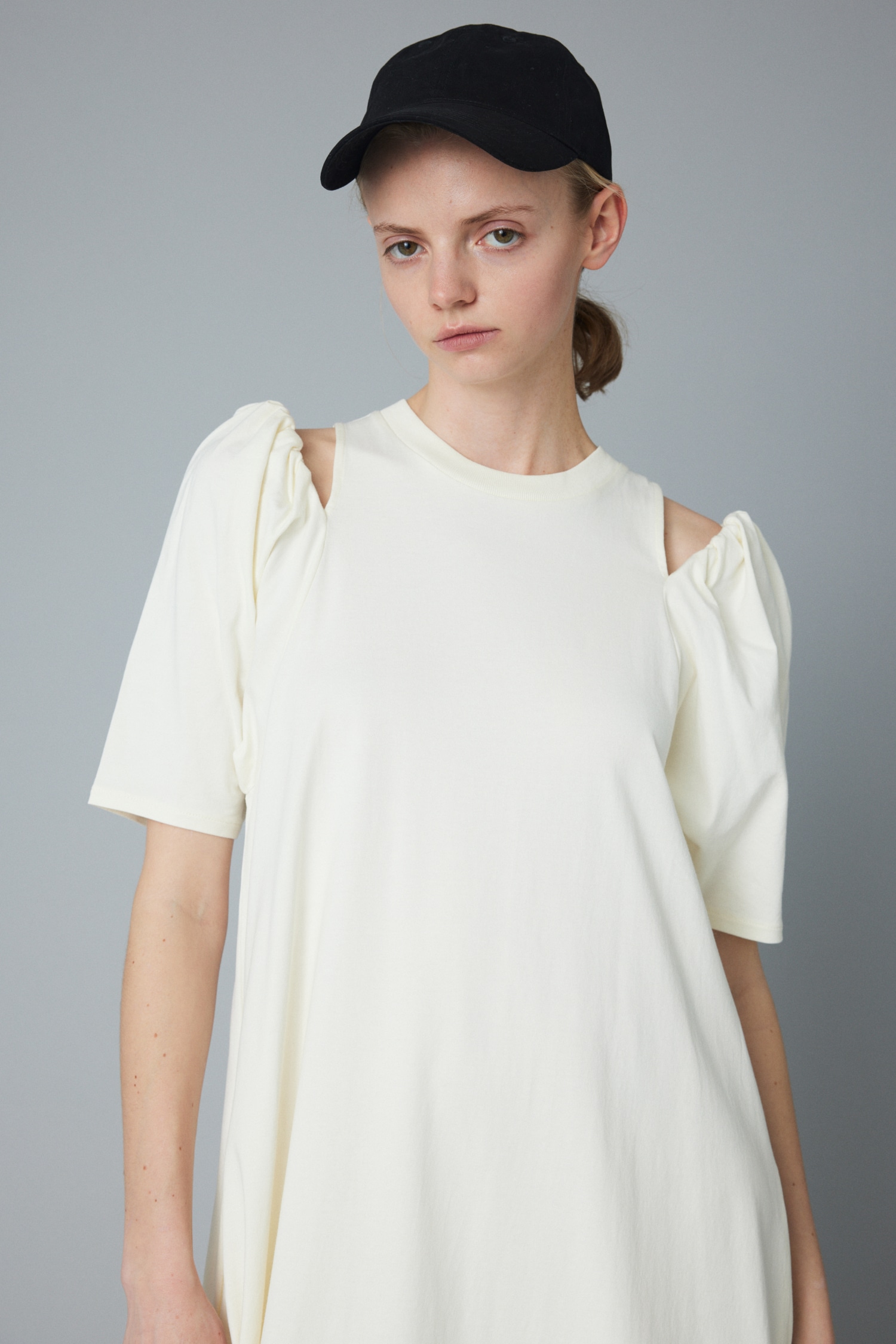 Slit shoulder dress O/WHT FREE