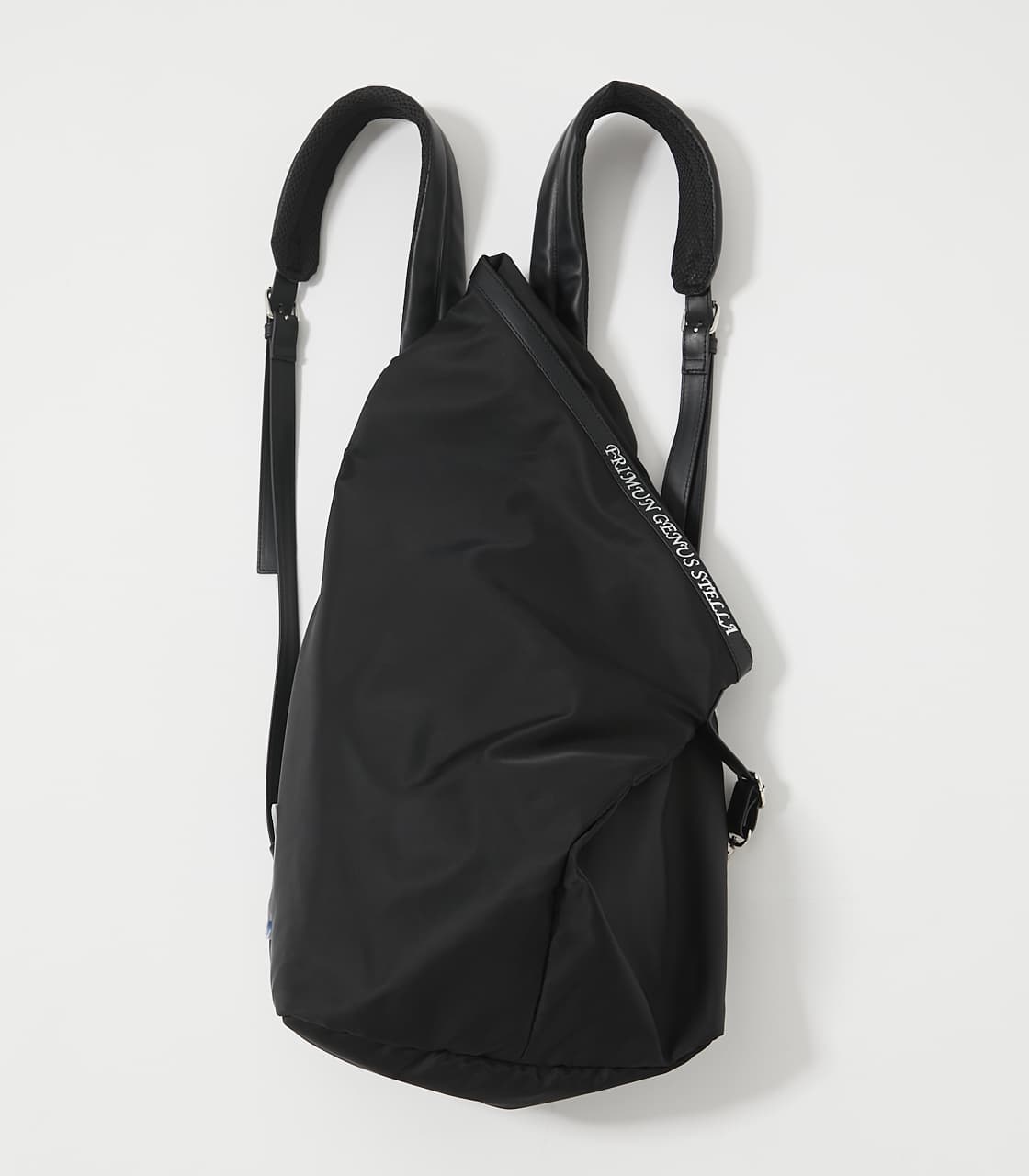 R4G | ［進藤あまね］AMNS TRIANGLE BACKPACK (すべて ) |SHEL