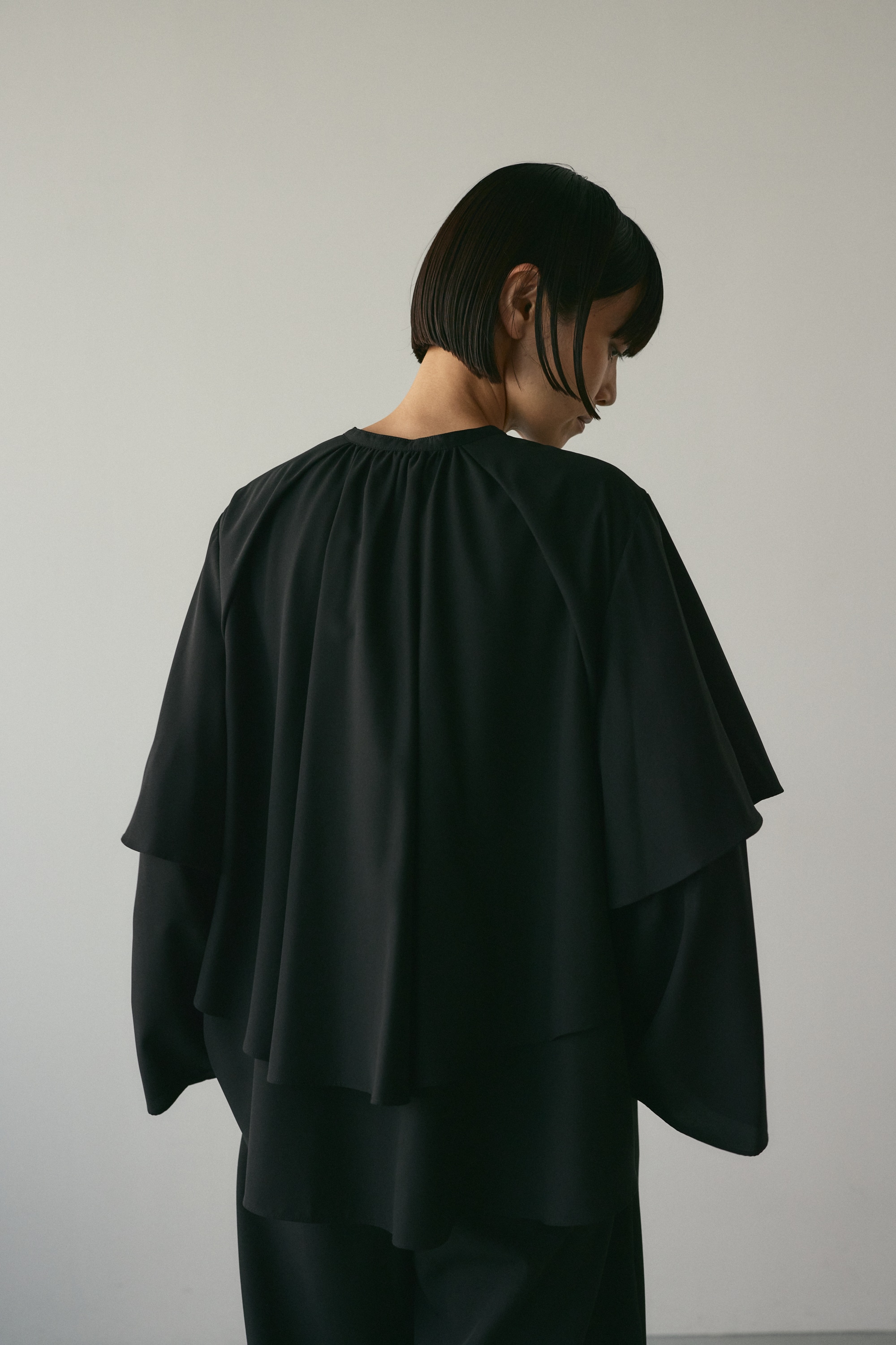 sheller フリルボリュームトップス BLACK sheller フリルボリュームトップス BLACK - メルカリ