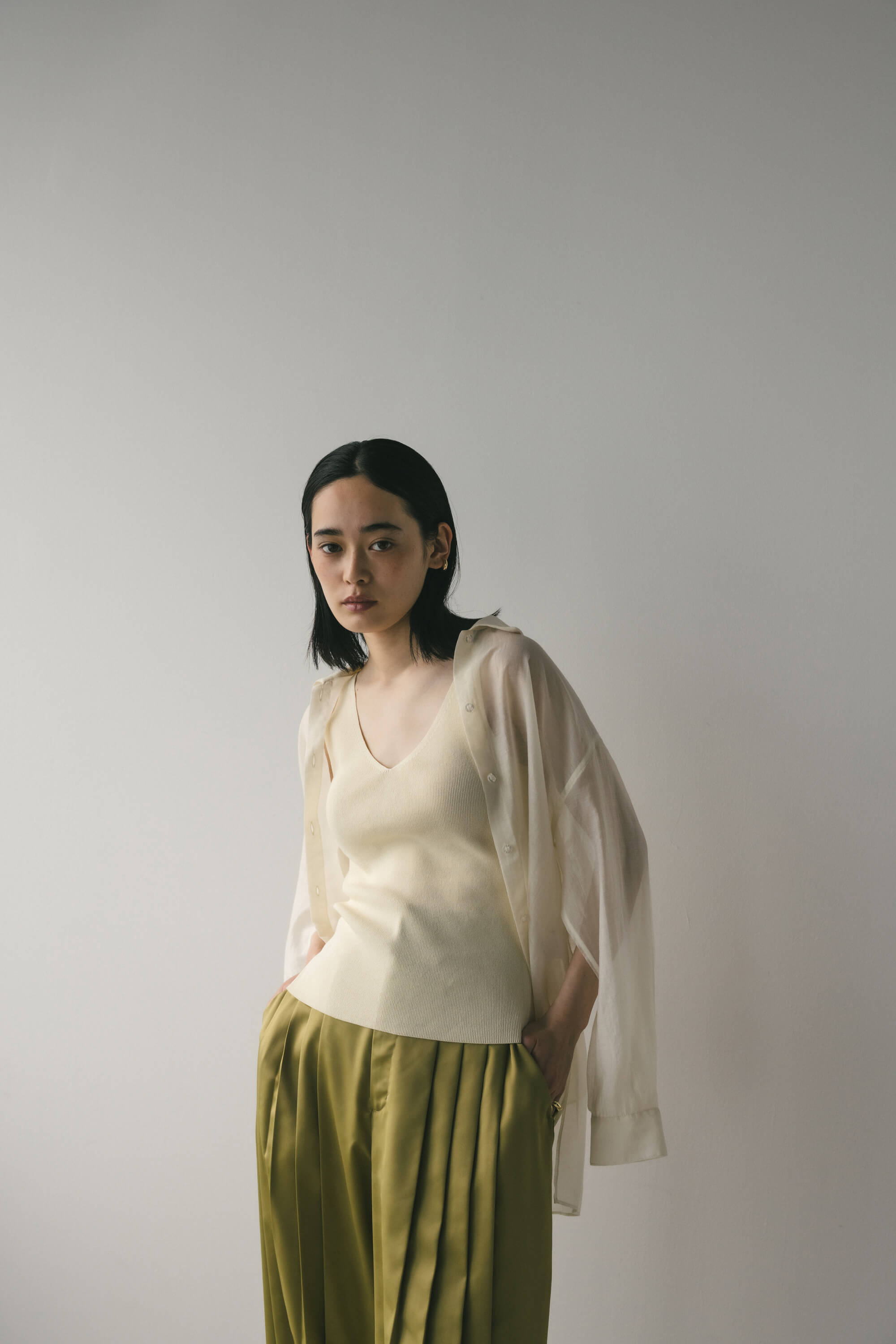 リネンミックスVニット IVOY FREE