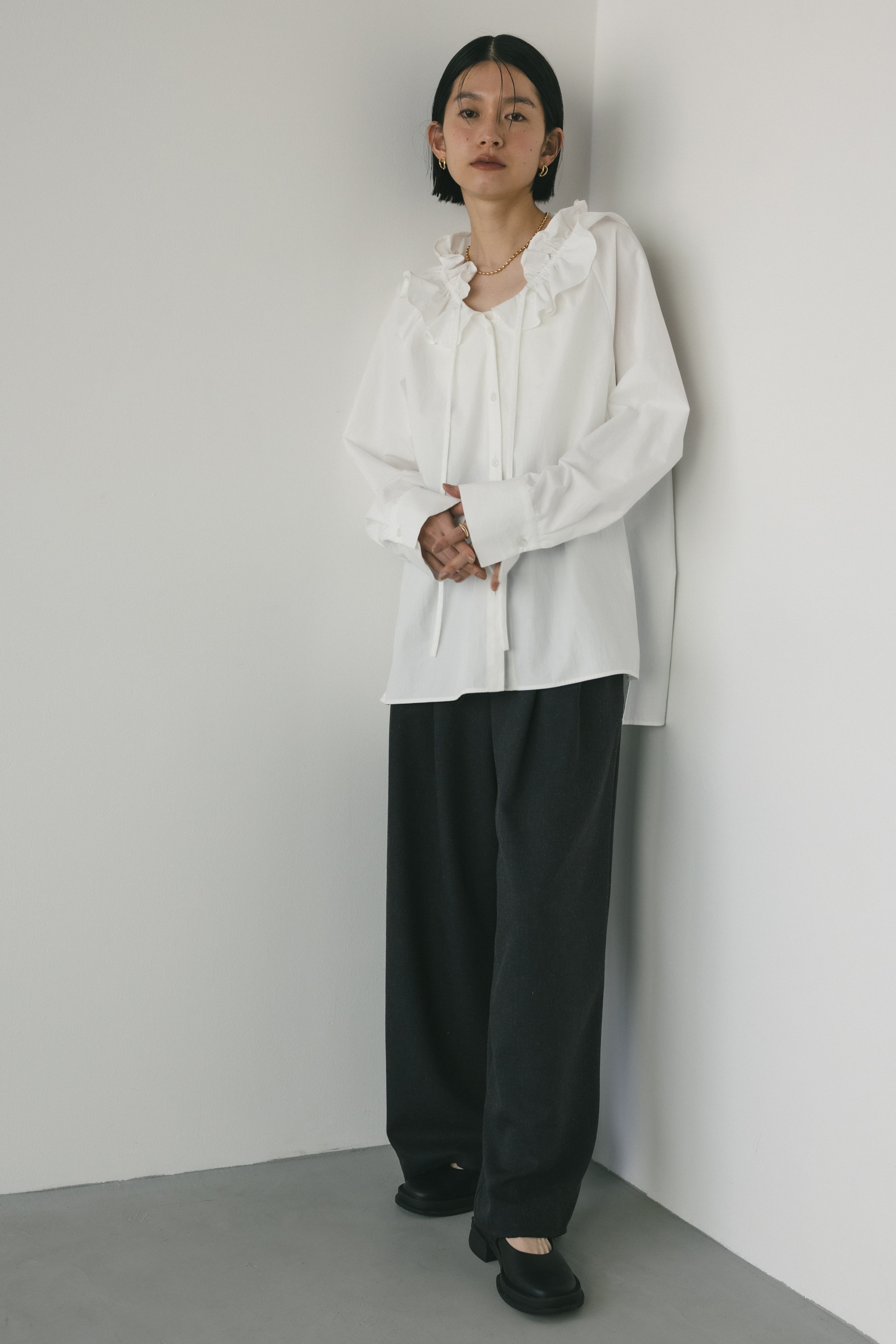 フリルカラーブラウス WHT FREE