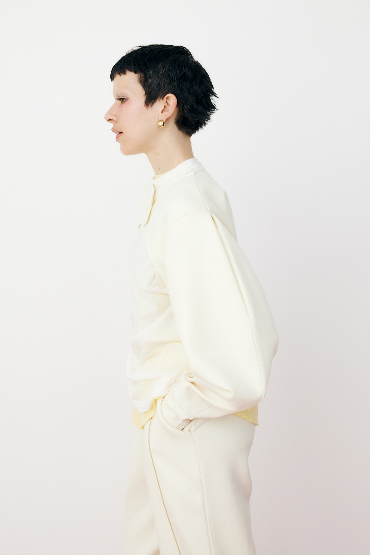 Feels round hem tops WHT FREE