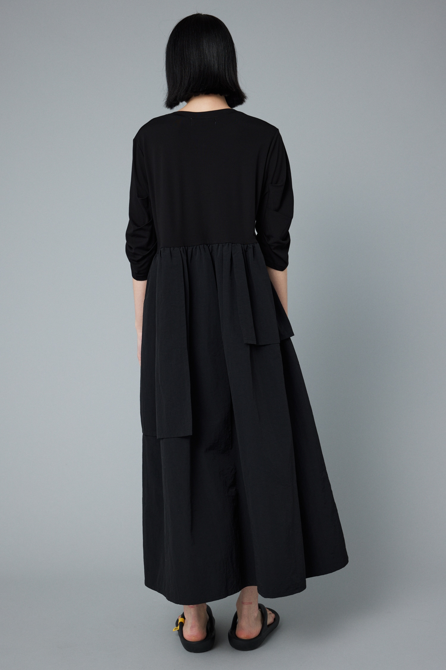 未使用HeRIN.CYE タックスリーブドッキングドレス黒ワンピース