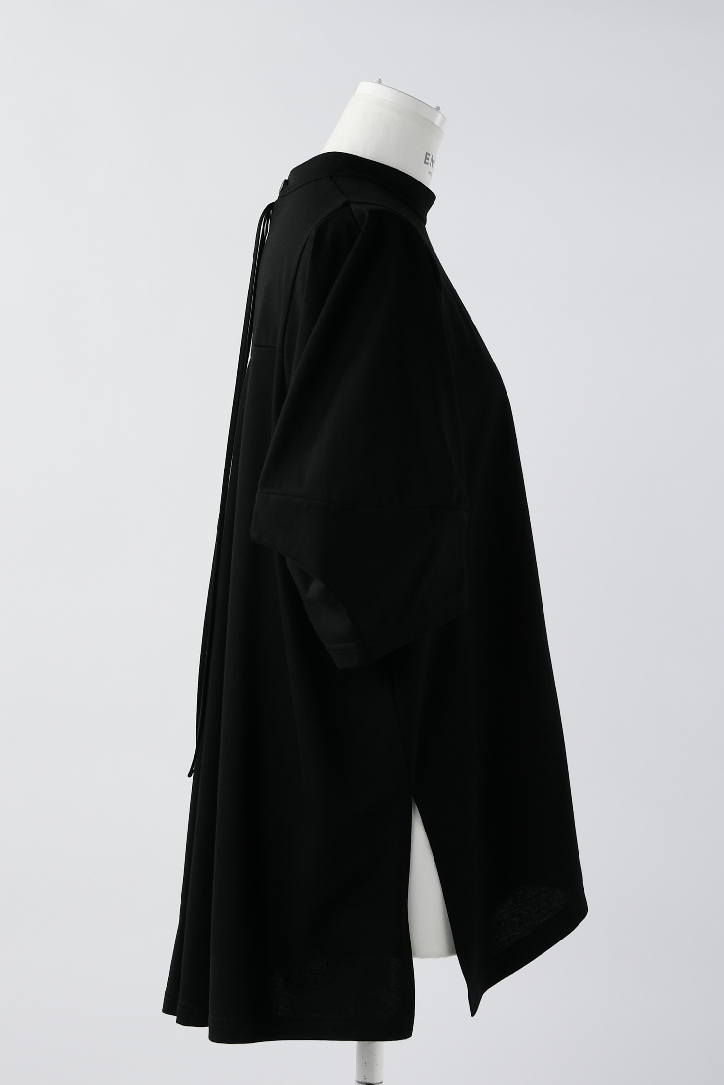 SOLID-SLEEVE PULLOVER