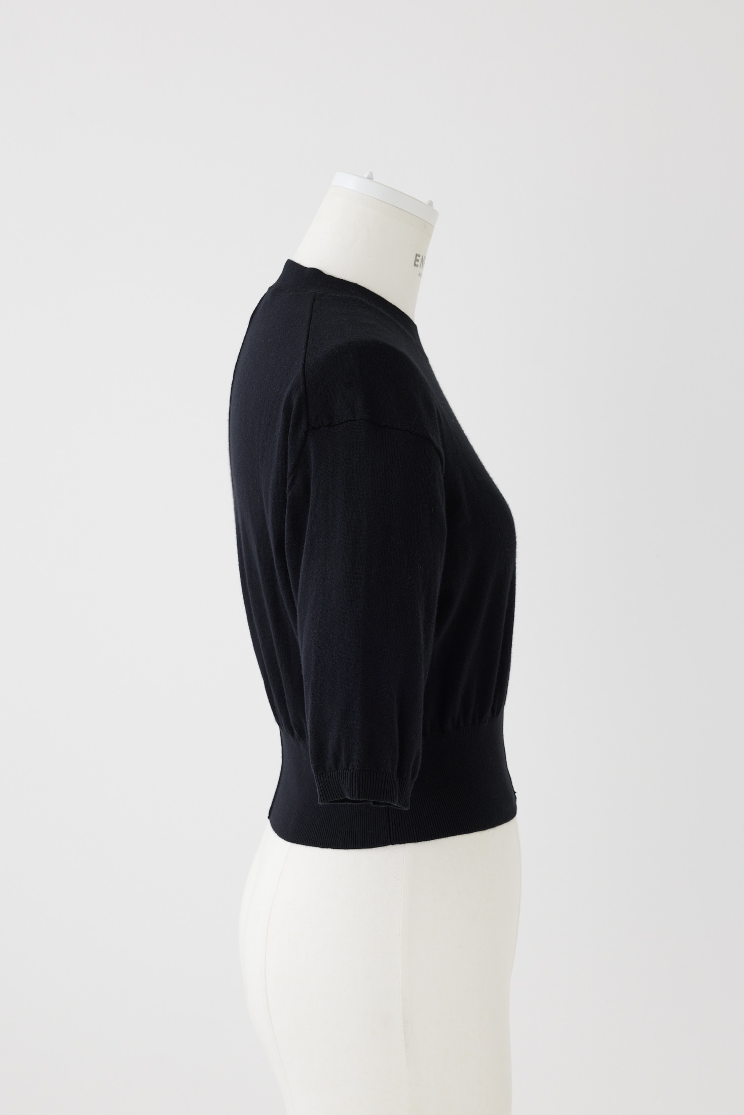 CROPPED KNIT T-SHIRT BLK 38
