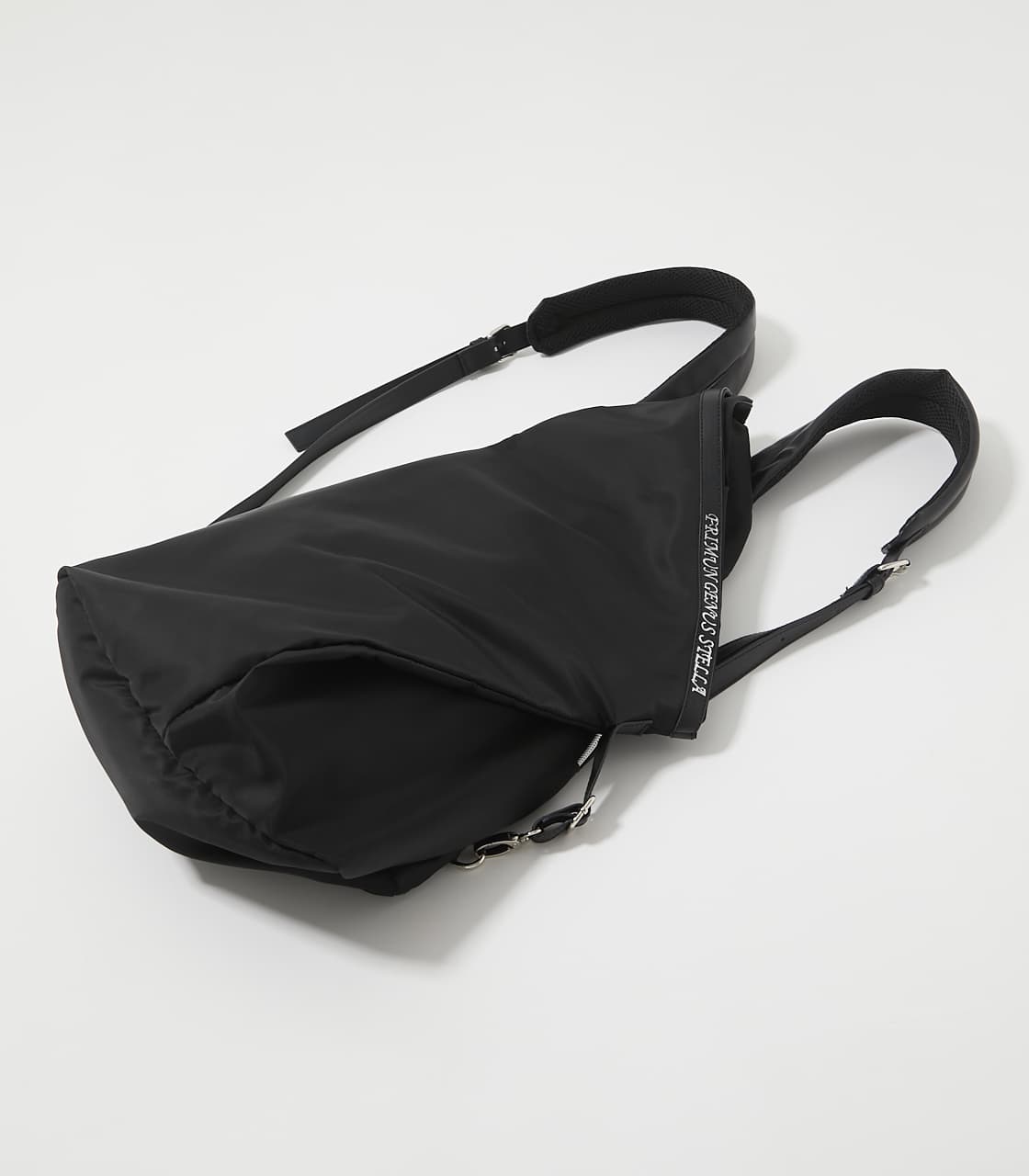 R4G | ［進藤あまね］AMNS TRIANGLE BACKPACK (すべて ) |SHEL