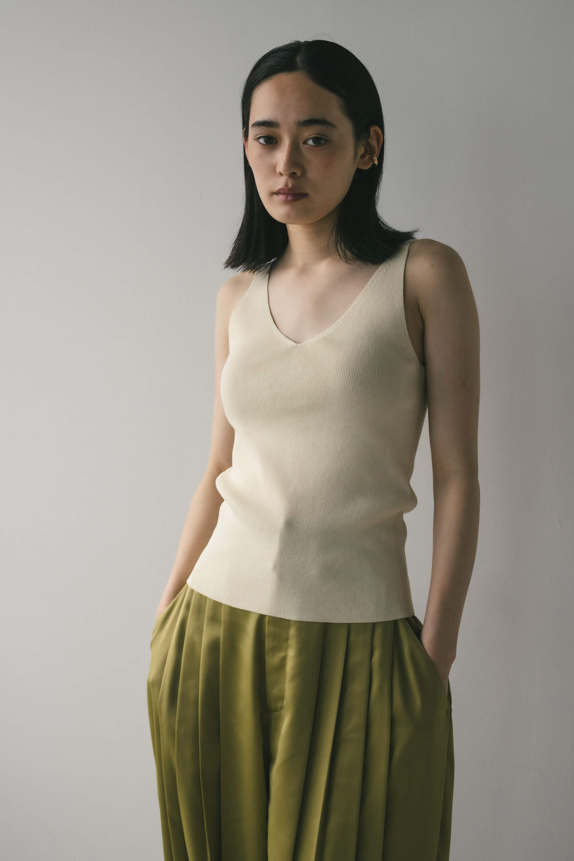 リネンミックスVニット IVOY FREE