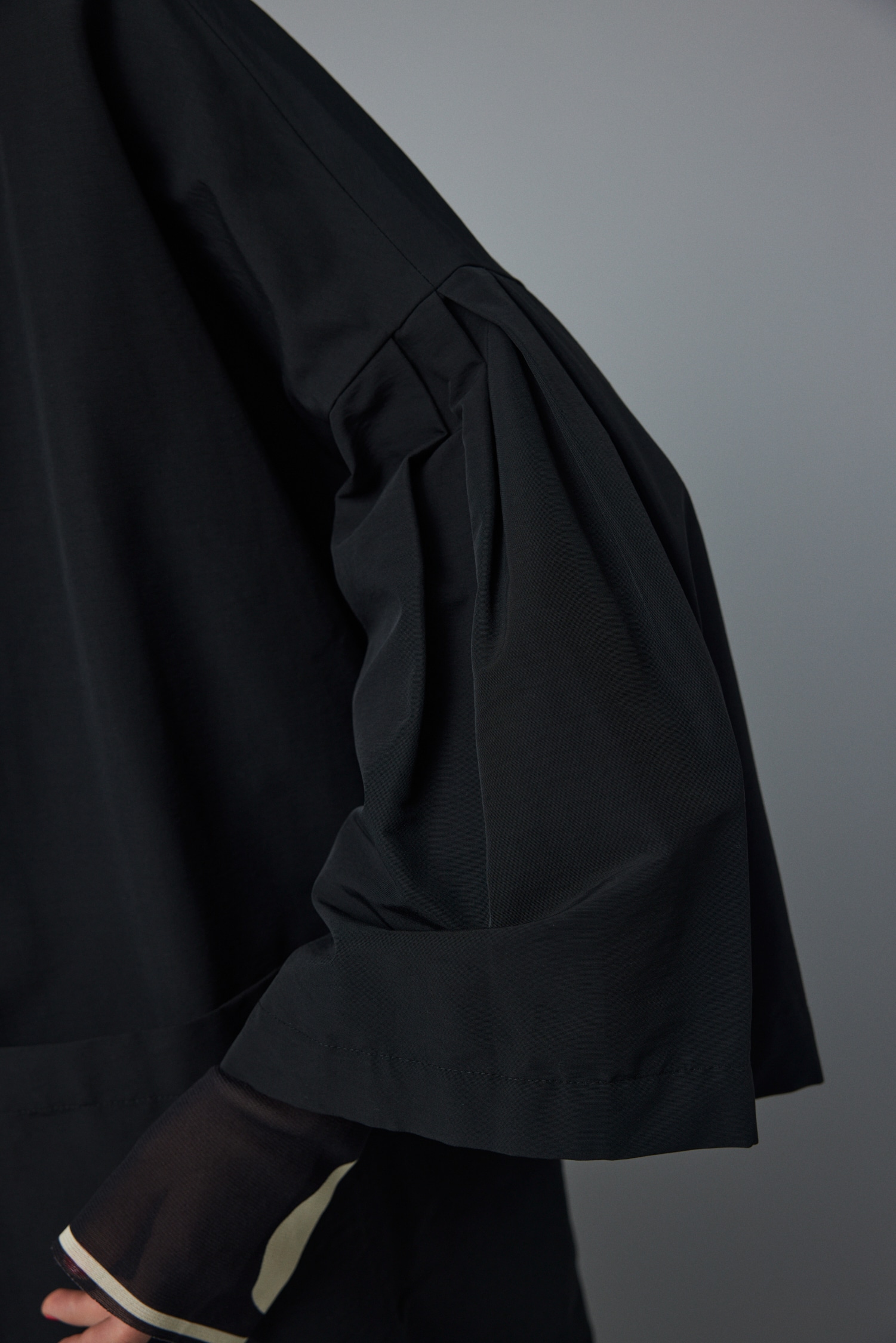 Flare sleeve over coat BLK FREE