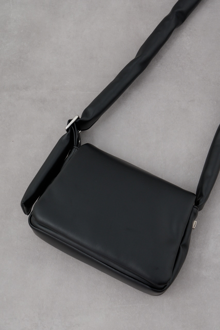 パデットショルダーバッグ BLK FREE