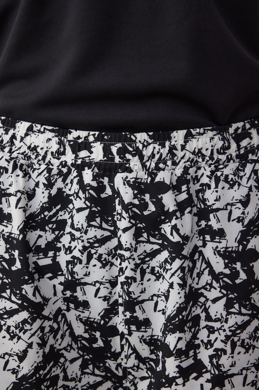 アブストラクトパターンショーツ 柄WHT L