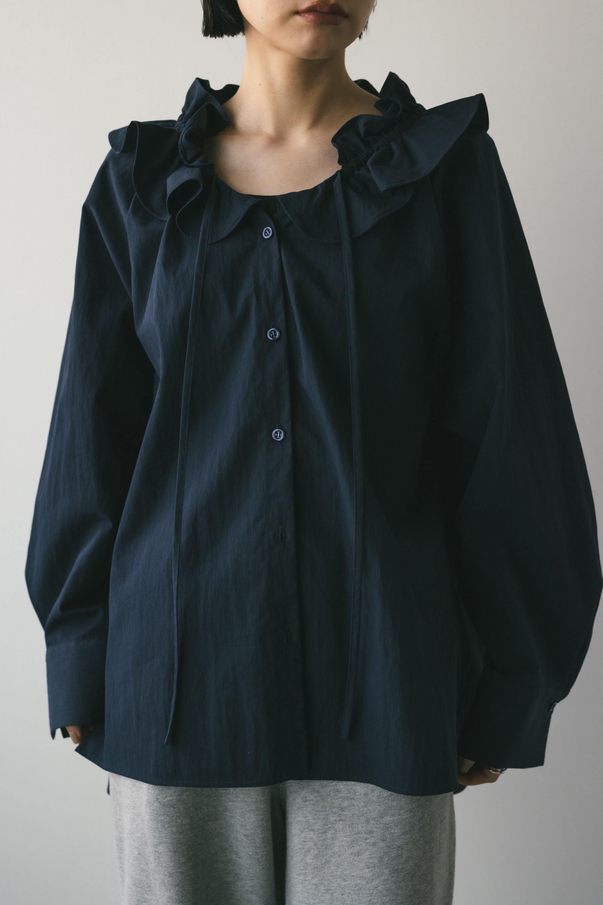 OUR フリルカラーブラウス ブラック フリルカラーブラウス (トップス / シャツ/ブラウス) 通販｜Life