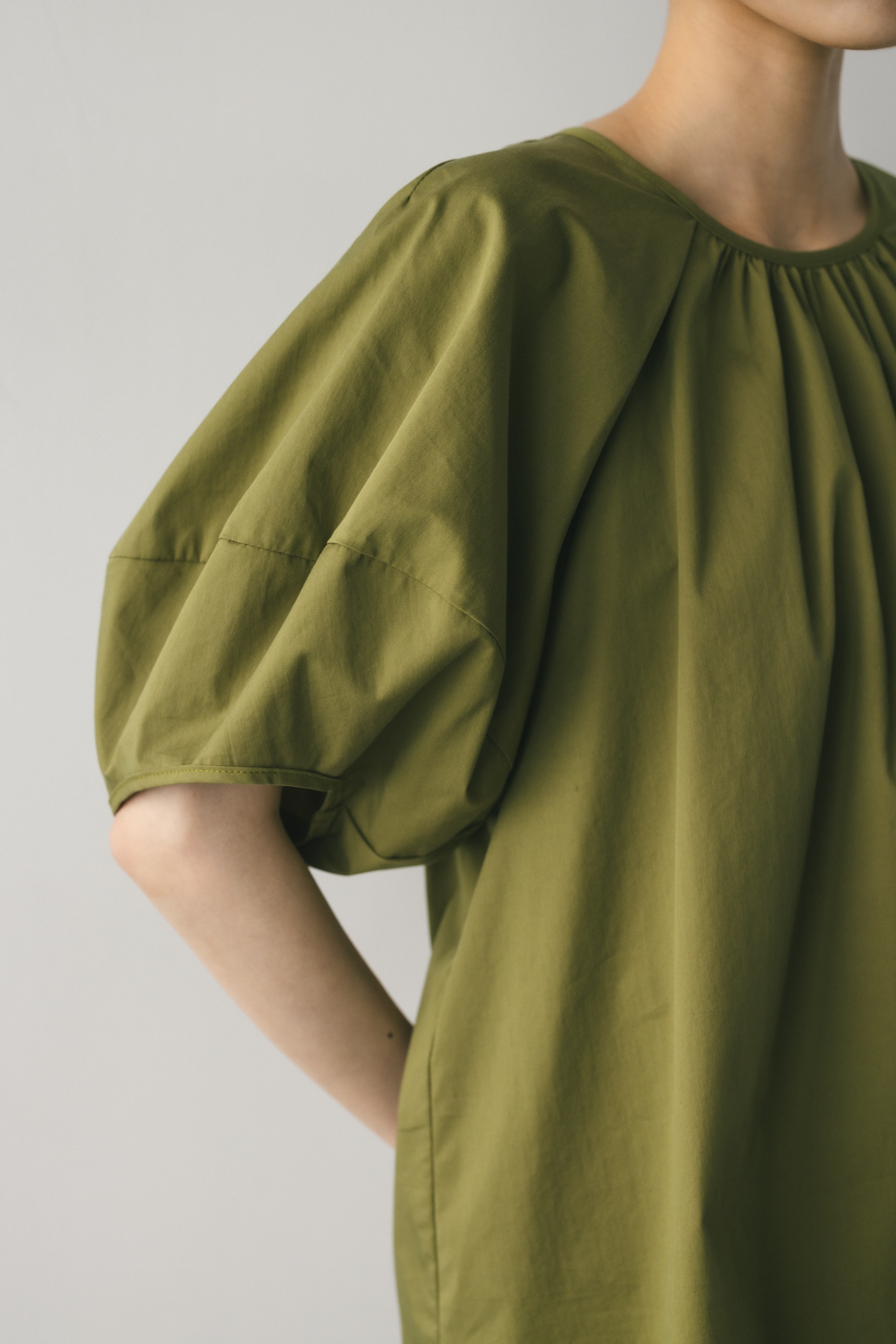 ランタンスリーブギャザーブラウス KHA FREE