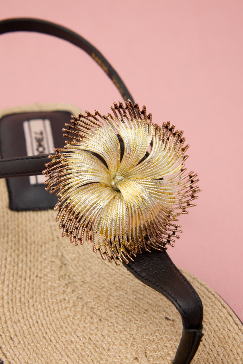 3D BIGフラワートングサンダル BLK 22.5cm