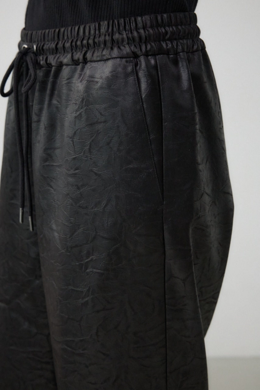 レザーライクリラックスワイドパンツ BLK S