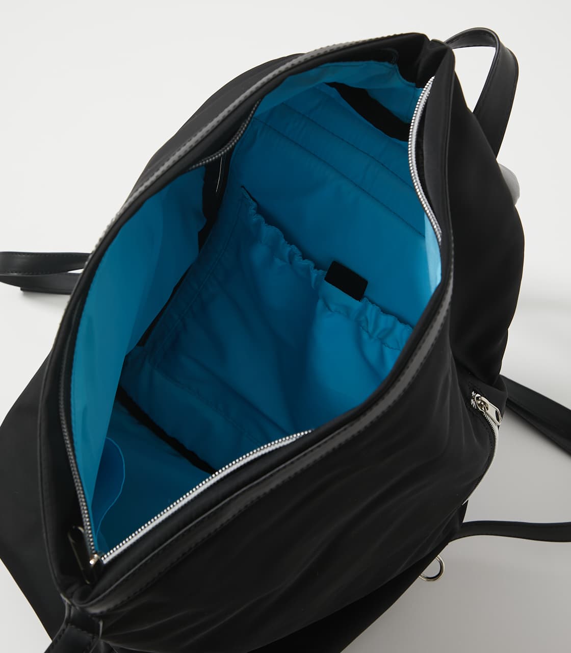 R4G | ［進藤あまね］AMNS TRIANGLE BACKPACK (すべて ) |SHEL