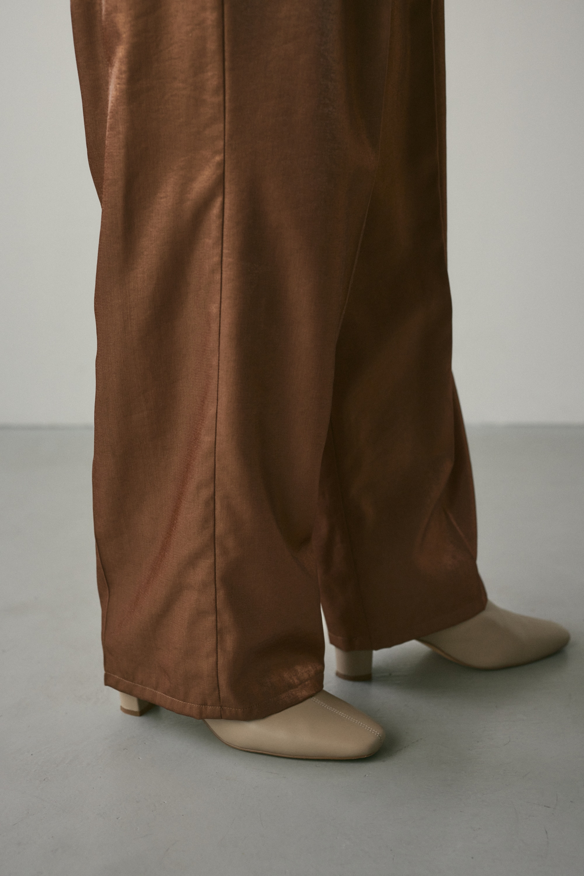 サテンタックパンツ BRN M