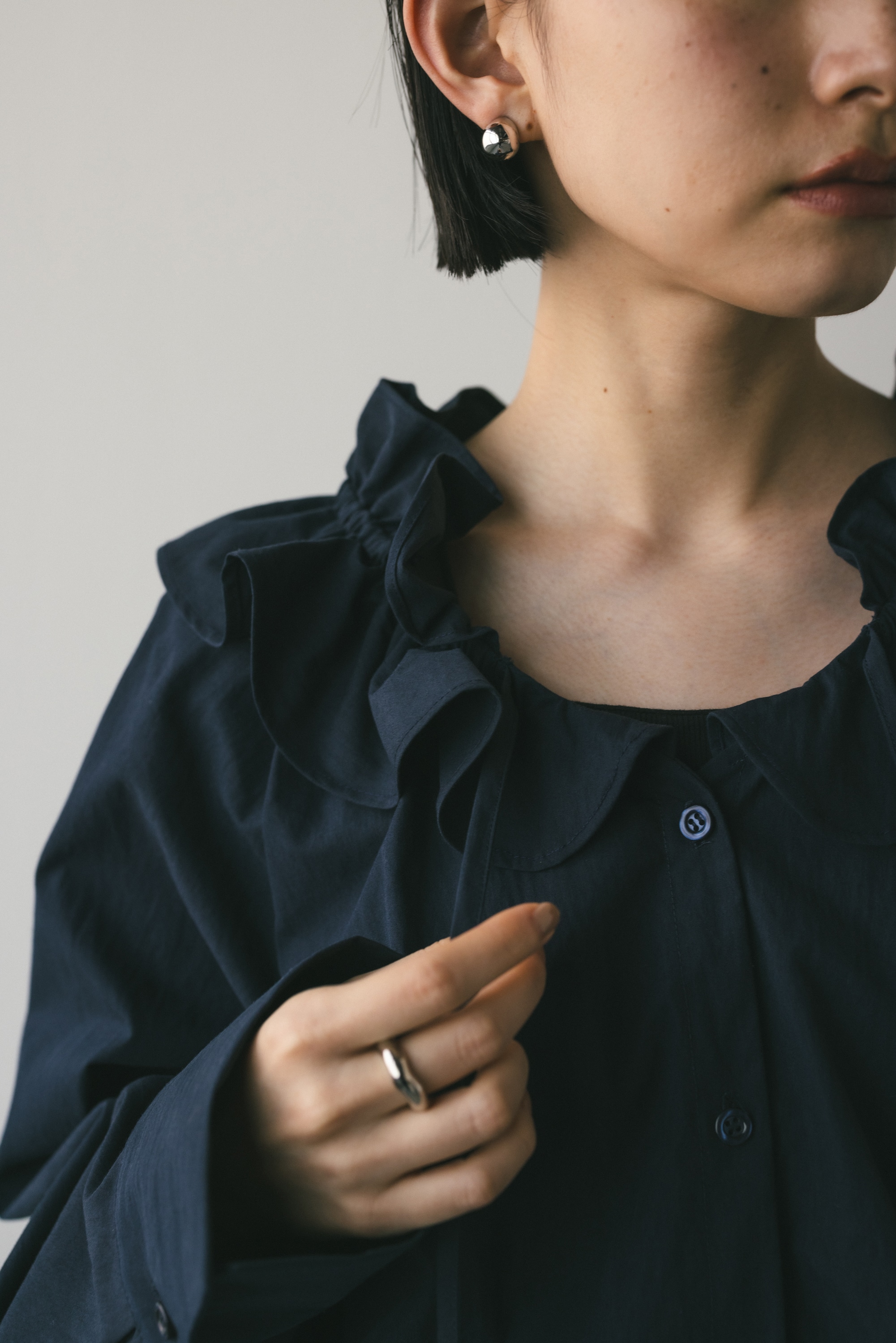 フリルカラーブラウス NVY FREE