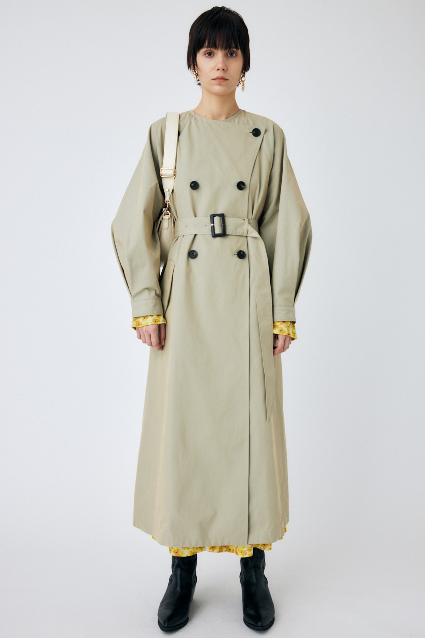 本社STAFFのCOLLARLESS TRENCH コート