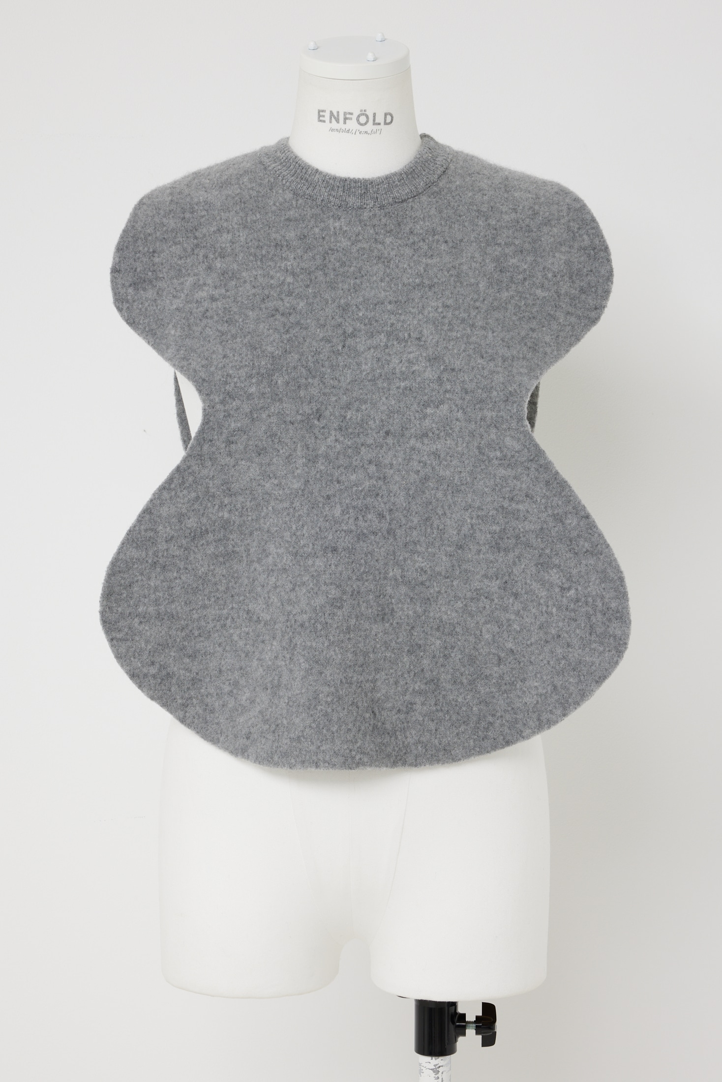 ENFOLD CIRCLE KNIT BIB グレー