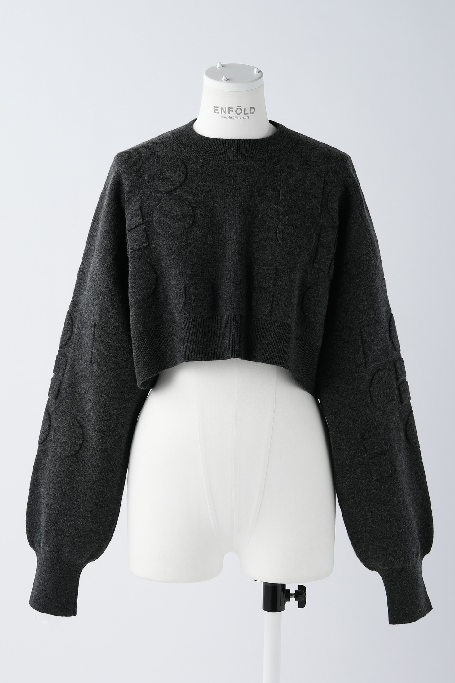 O EMBOSS CROPPED PULLOVER