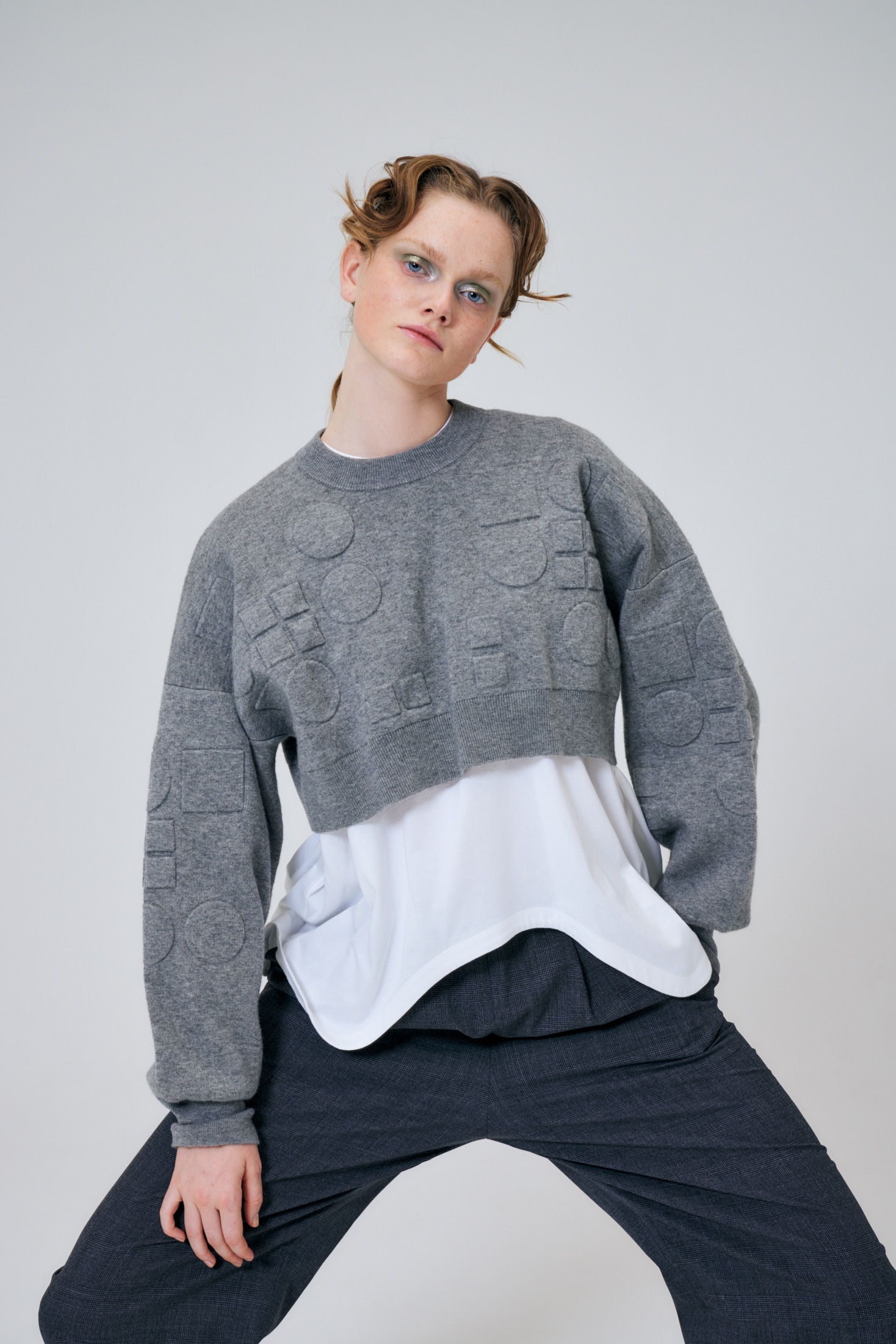 O EMBOSS CROPPED PULLOVER