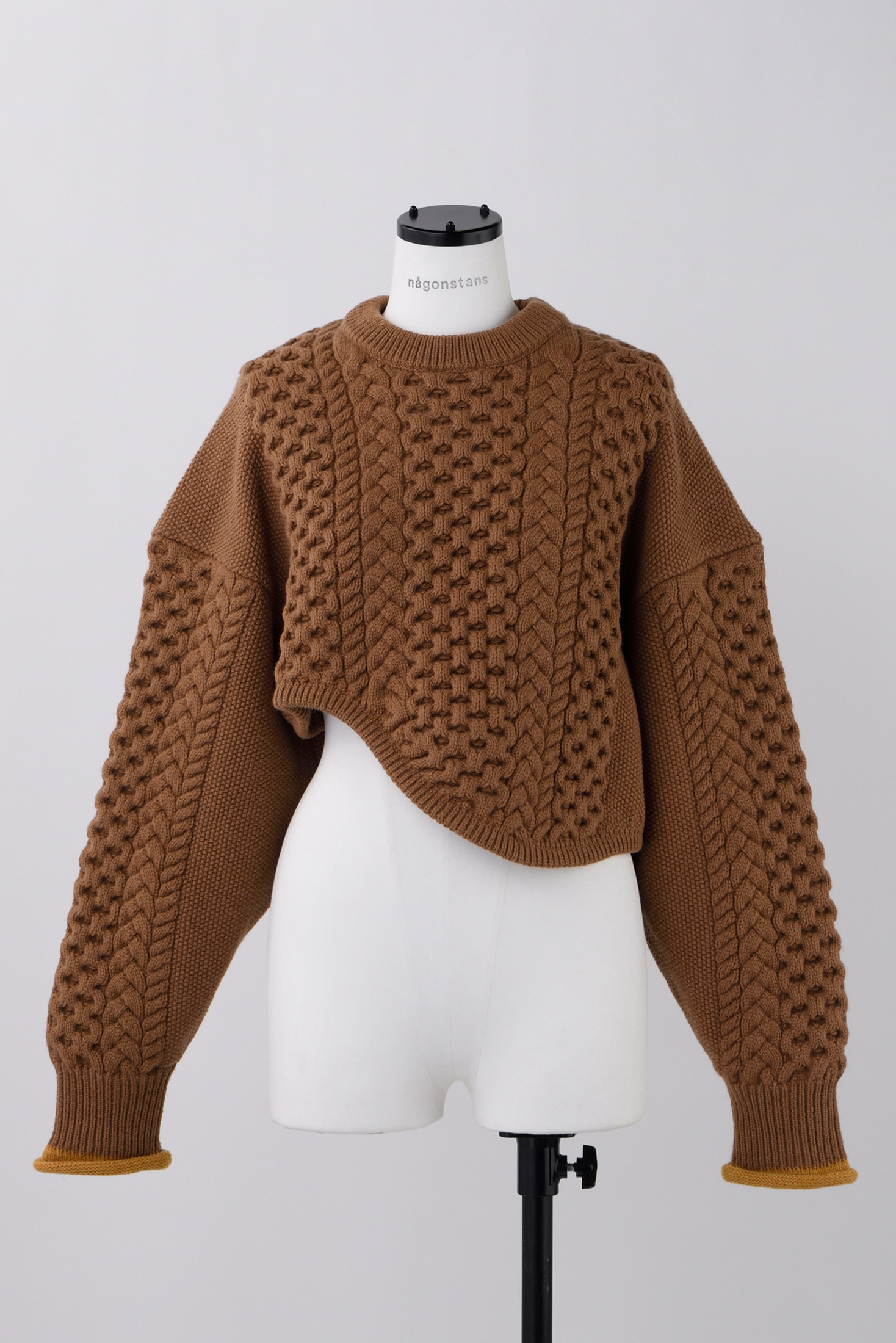 2024 美品今季 ナゴンスタンス cropped cable pullover