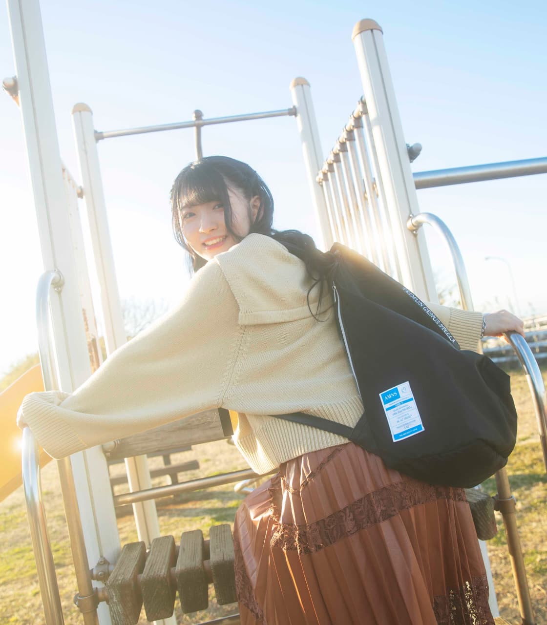 R4G | ［進藤あまね］AMNS TRIANGLE BACKPACK (すべて ) |SHEL