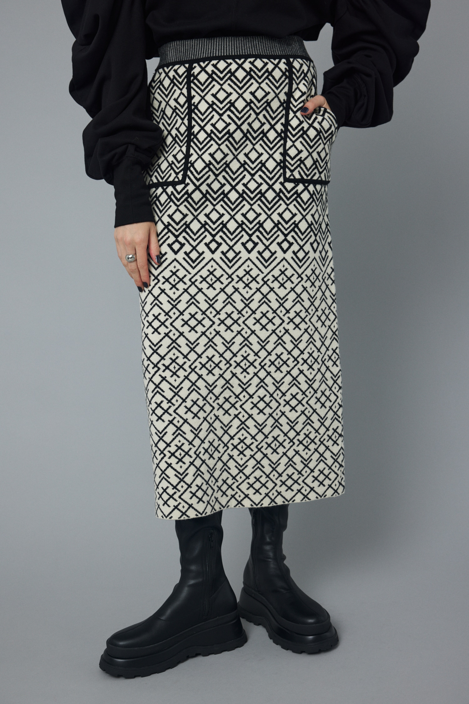 本社STAFFのSnow pattern knit skirt