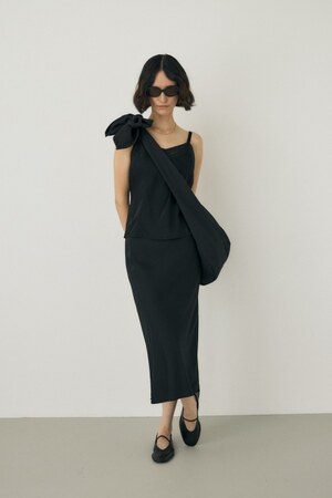 サテンミディスカート　リサイクルポリエステル×レーヨン素材