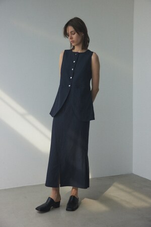 center slit flare skirt