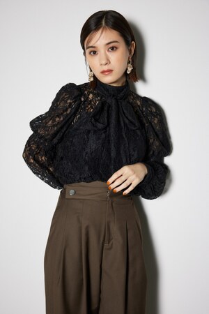 ショルダーシャーリングボウタイブラウス