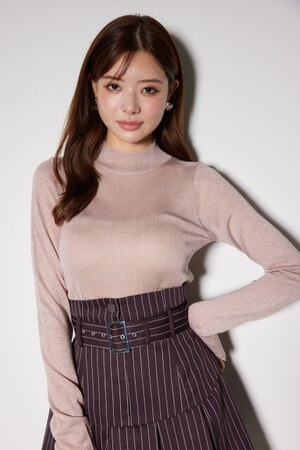 【岡崎紗絵さん着用アイテム】バックオープンボタンニットトップス