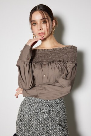 シャーリングオフショルトップス