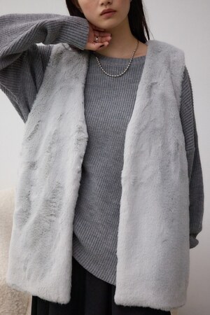 フラッフィーフェイクファーベスト