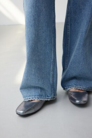 スクエアトゥストラップフラットパンプス