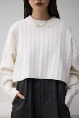 ショートケーブルニットトップス