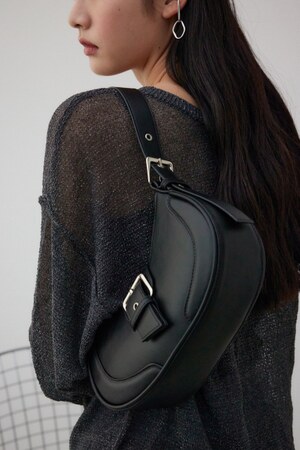 バックルベルトワンハンドルバッグ