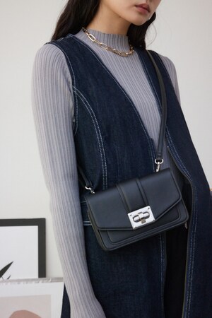 ターンロックフラップウォレットバッグ