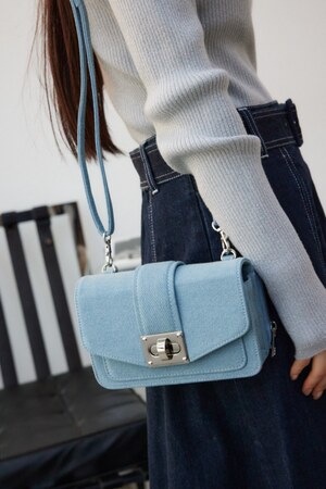 ターンロックフラップウォレットバッグ