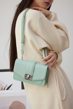 ターンロックフラップウォレットバッグ