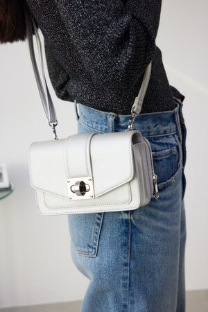 ターンロックフラップウォレットバッグ