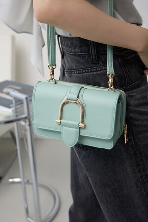 フェイクレザーメタルパーツウォレットバッグ