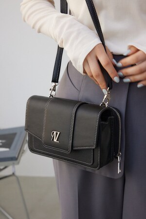 AZモチーフウォレットバッグ