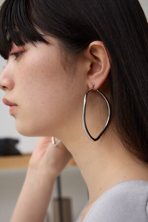 ビッグオーバルフープピアス