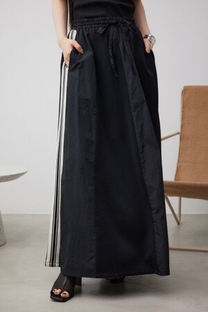 サイドラインフレアスカート